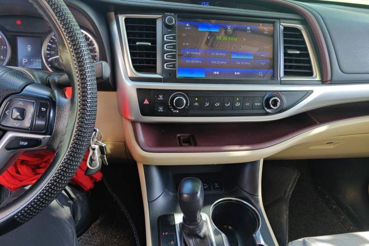 Used Toyota Highlander 2017 2.0T Four-Wheel Drive Elite Edition 7-Seater Audio And AC Panel