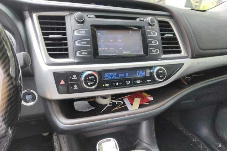 Used Toyota Highlander 2017 2.0T Two-Wheel Drive Luxury Edition 7 Seats Audio And AC Panel