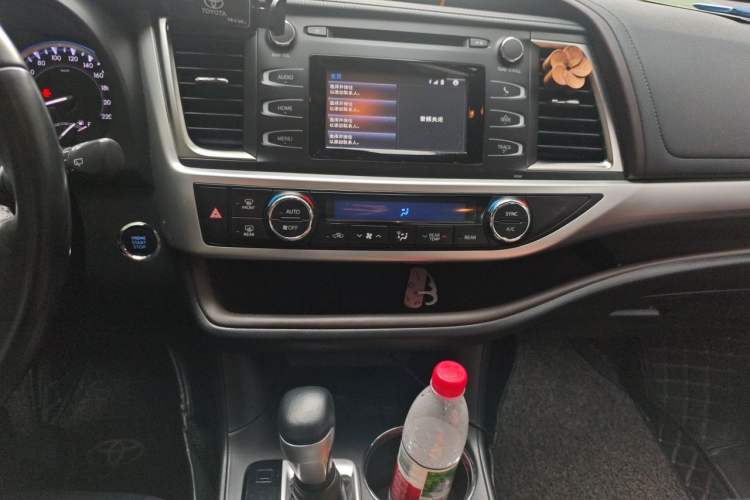 Used Toyota Highlander 2017 2.0T Two-Wheel Drive Luxury Edition 7 Seats Audio And AC Panel