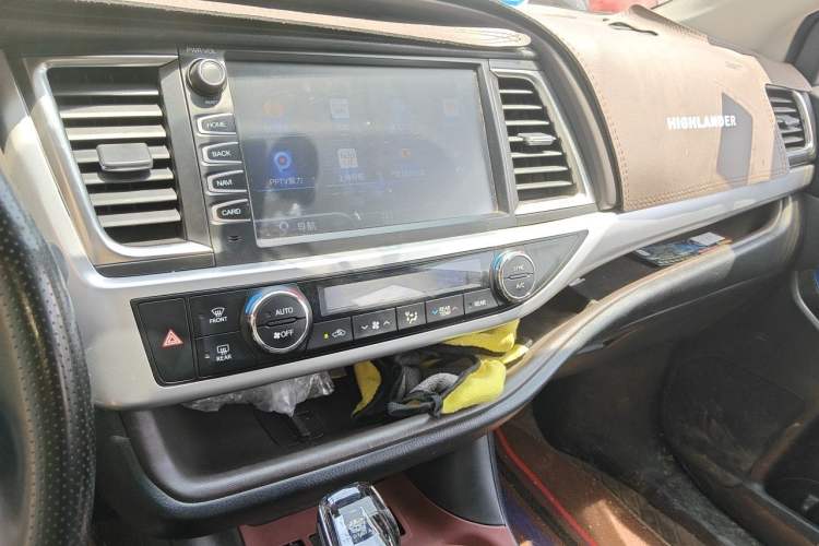 Used Toyota Highlander 2017 2.0T Four-Wheel Drive Luxury Edition 7 Seats Audio And AC Panel