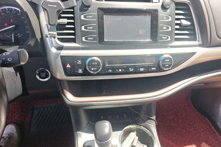 Used Toyota Highlander 2017 2.0T Four-Wheel Drive Luxury Edition 7 Seats Audio And AC Panel