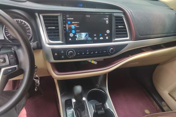 Used Toyota Highlander 2017 2.0T Two-Wheel Drive Elite Version 7 Seats Audio And AC Panel