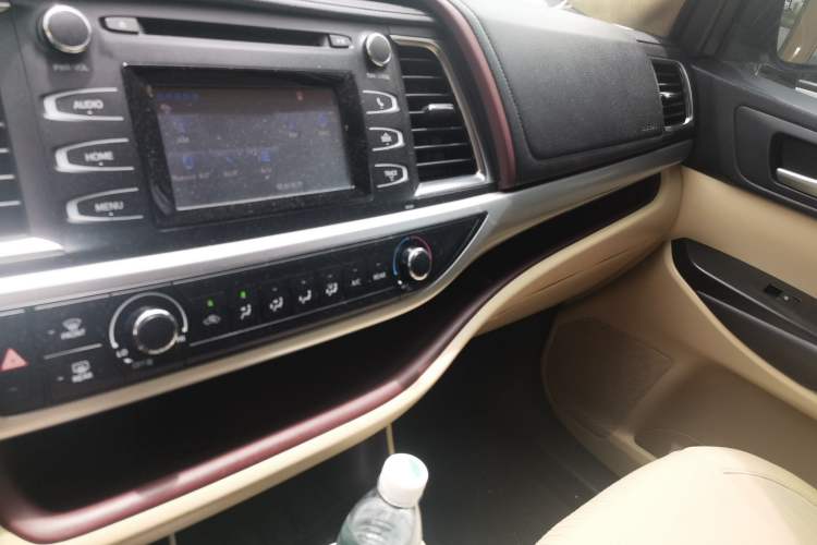 Used Toyota Highlander 2017 2.0T Two-Wheel Drive Elite Edition 5 Seats Audio And AC Panel
