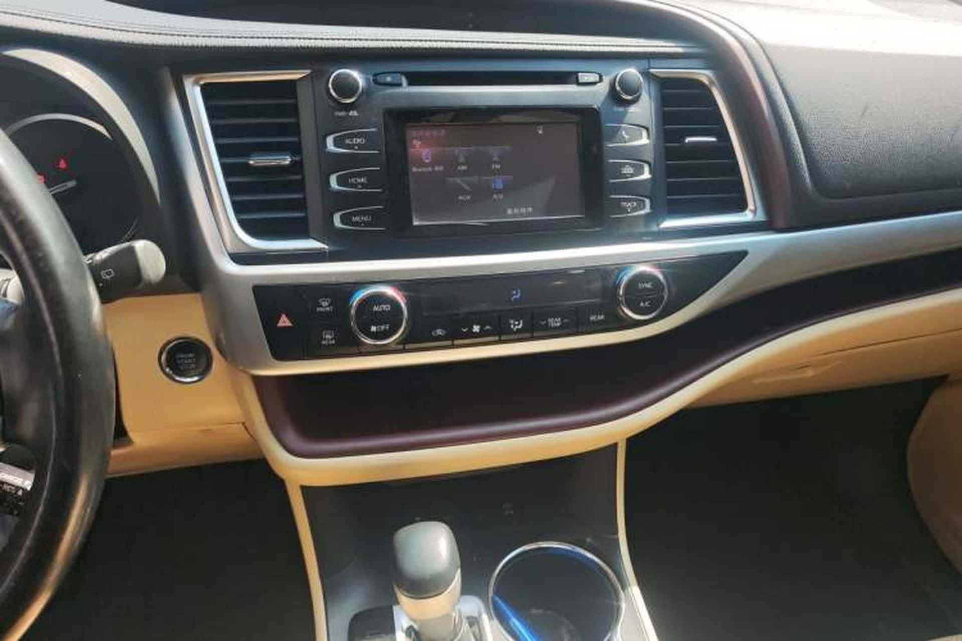 Used Toyota Highlander 2017 2.0T Four-Wheel Drive Luxury Edition 7 Seats Audio And AC Panel