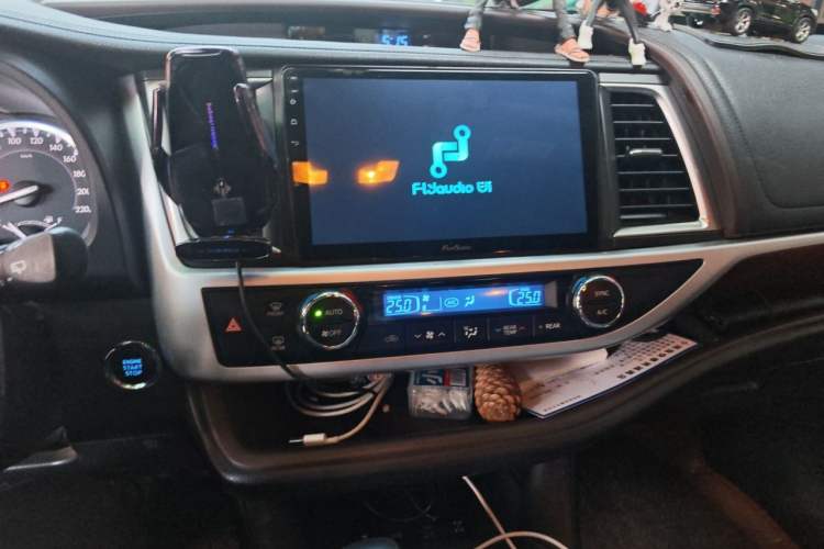 Used Toyota Highlander 2017 2.0T Four-Wheel Drive Luxury Edition 7 Seats Audio And AC Panel