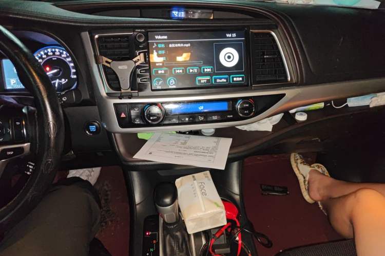 Used Toyota Highlander 2017 2.0T Four-Wheel Drive Luxury Edition 7 Seats Audio And AC Panel