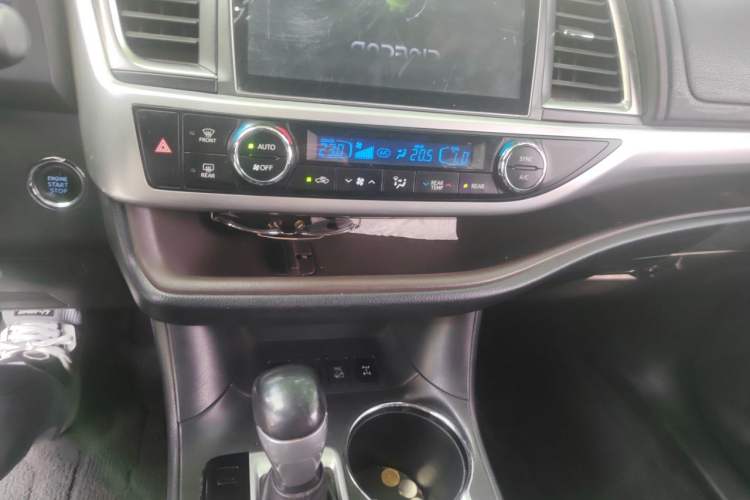 Used Toyota Highlander 2017 2.0T Four-Wheel Drive Luxury Edition 7 Seats Audio And AC Panel