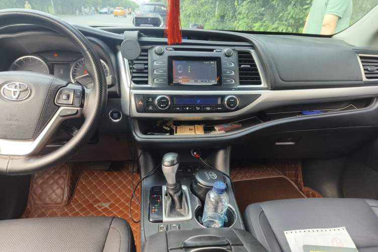 Used Toyota Highlander 2017 2.0T Four-Wheel Drive Luxury Edition 7 Seats Audio And AC Panel
