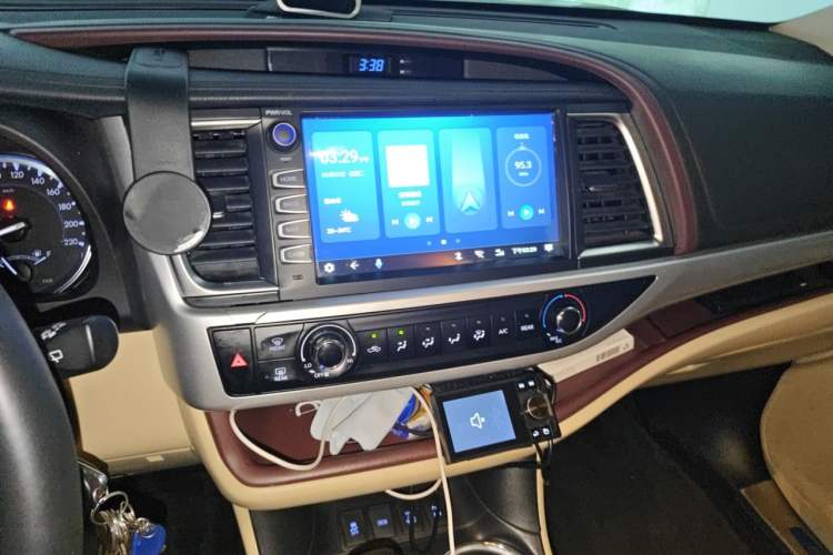 Used Toyota Highlander 2017 2.0T Four-Wheel Drive Elite Edition 7-Seater Audio And AC Panel