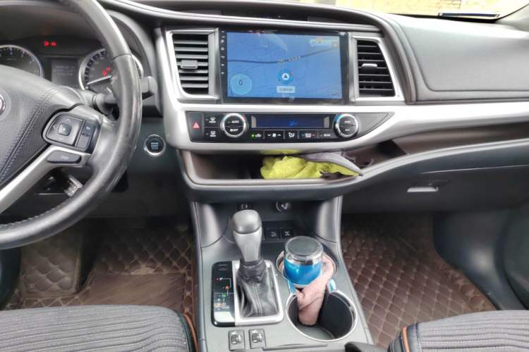 Used Toyota Highlander 2017 2.0T Four-Wheel Drive Luxury Edition 7 Seats Audio And AC Panel