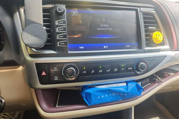 Used Toyota Highlander 2017 2.0T Four-Wheel Drive Elite Edition 7-Seater Audio And AC Panel