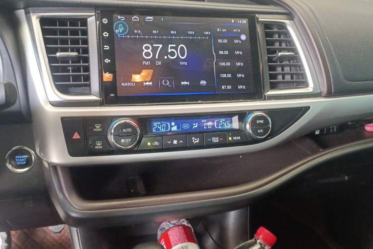 Used Toyota Highlander 2017 2.0T Four-Wheel Drive Luxury Edition 7 Seats Audio And AC Panel