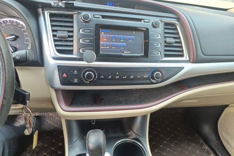 Used Toyota Highlander 2017 2.0T Two-Wheel Drive Elite Edition 5 Seats Audio And AC Panel