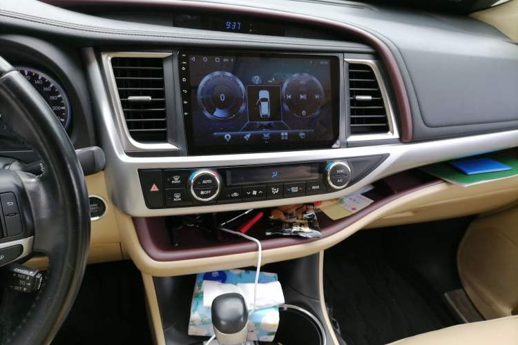 Used Toyota Highlander 2017 2.0T Four-Wheel Drive Luxury Edition 7 Seats Audio And AC Panel
