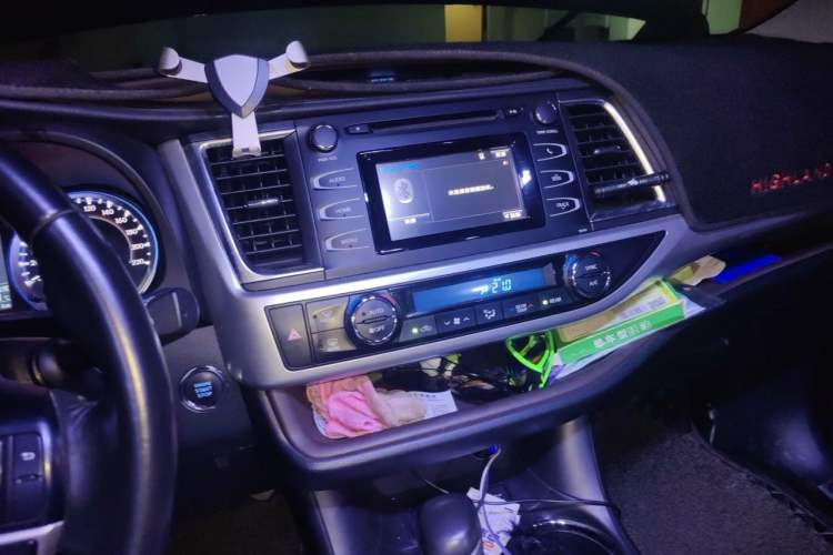 Used Toyota Highlander 2017 2.0T Four-Wheel Drive Luxury Edition 7 Seats Audio And AC Panel