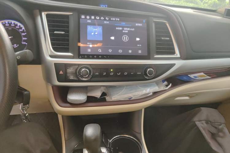 Used Toyota Highlander 2017 2.0T Two-Wheel Drive Elite Edition 5 Seats Audio And AC Panel