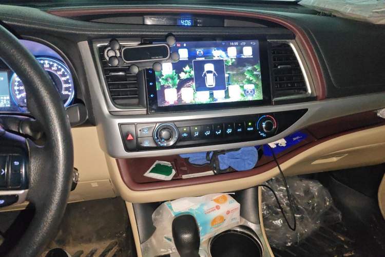 Used Toyota Highlander 2017 2.0T Four-Wheel Drive Elite Edition 7-Seater Audio And AC Panel