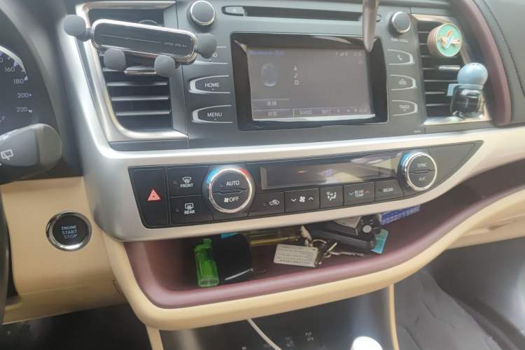 Used Toyota Highlander 2017 2.0T Four-Wheel Drive Luxury Edition 7 Seats Audio And AC Panel