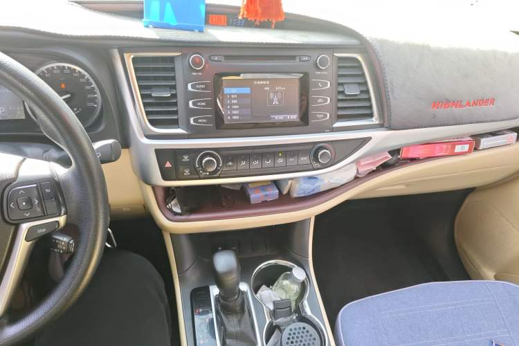 Used Toyota Highlander 2017 2.0T Two-Wheel Drive Elite Edition 5 Seats Audio And AC Panel