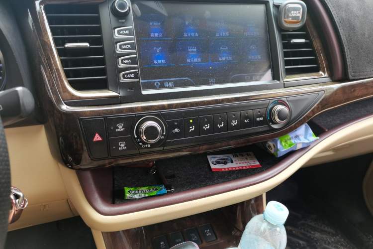 Used Toyota Highlander 2017 2.0T Four-Wheel Drive Elite Edition 7-Seater Audio And AC Panel