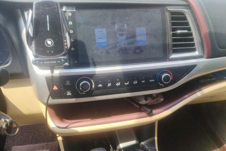 Used Toyota Highlander 2017 2.0T Four-Wheel Drive Elite Edition 7-Seater Audio And AC Panel