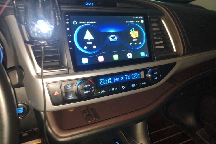Used Toyota Highlander 2017 2.0T Four-Wheel Drive Luxury Edition 7 Seats Audio And AC Panel