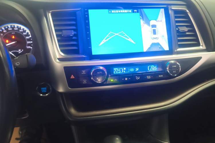 Used Toyota Highlander 2017 2.0T Four-Wheel Drive Luxury Edition 7 Seats Audio And AC Panel