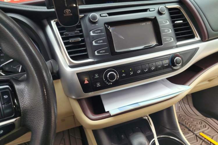 Used Toyota Highlander 2017 2.0T Two-Wheel Drive Elite Edition 5 Seats Audio And AC Panel