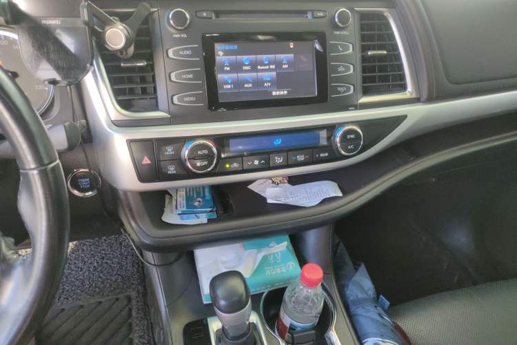 Used Toyota Highlander 2017 2.0T Four-Wheel Drive Luxury Edition 7 Seats Audio And AC Panel