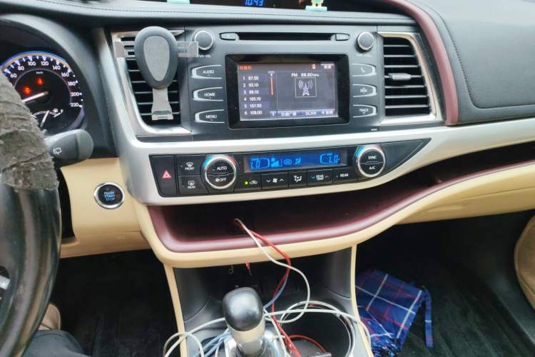 Used Toyota Highlander 2017 2.0T Two-Wheel Drive Luxury Edition 7 Seats Audio And AC Panel
