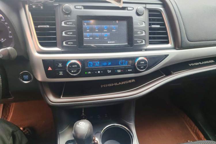 Used Toyota Highlander 2017 2.0T Four-Wheel Drive Luxury Edition 7 Seats Audio And AC Panel