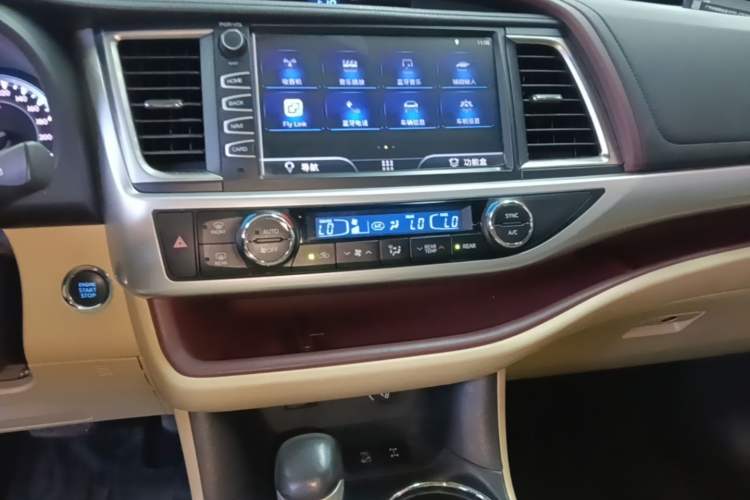 Used Toyota Highlander 2017 2.0T Four-Wheel Drive Luxury Edition 7 Seats Audio And AC Panel