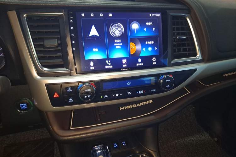 Used Toyota Highlander 2017 2.0T Four-Wheel Drive Luxury Edition 7 Seats Audio And AC Panel