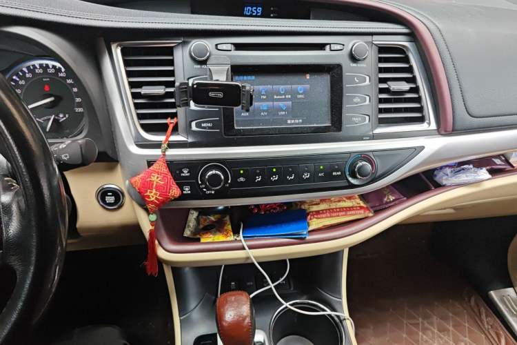 Used Toyota Highlander 2017 2.0T Four-Wheel Drive Elite Edition 7-Seater Audio And AC Panel