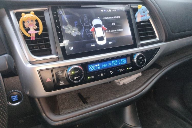 Used Toyota Highlander 2017 2.0T Two-Wheel Drive Luxury Edition 7 Seats Audio And AC Panel