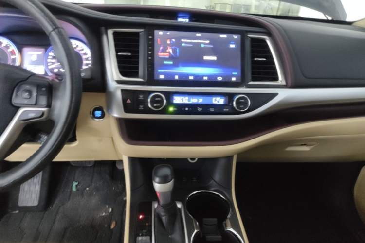 Used Toyota Highlander 2017 2.0T Four-Wheel Drive Luxury Edition 7 Seats Audio And AC Panel
