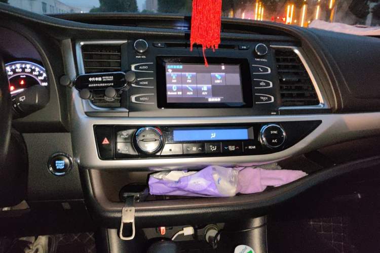 Used Toyota Highlander 2017 2.0T Two-Wheel Drive Luxury Edition 7 Seats Audio And AC Panel