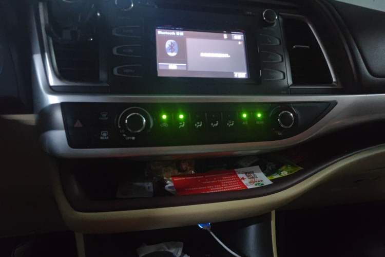 Used Toyota Highlander 2017 2.0T Four-Wheel Drive Elite Edition 7-Seater Audio And AC Panel