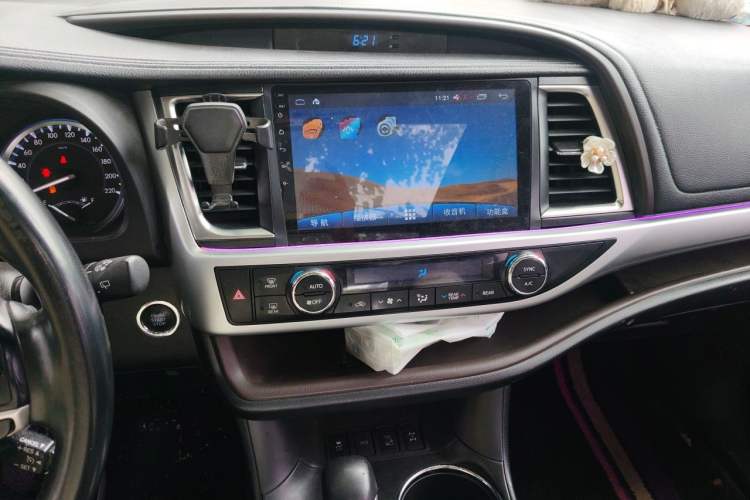 Used Toyota Highlander 2017 2.0T Four-Wheel Drive Luxury Edition 7 Seats Audio And AC Panel