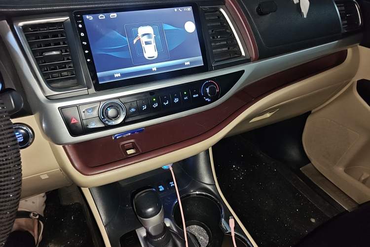 Used Toyota Highlander 2017 2.0T Four-Wheel Drive Elite Edition 7-Seater Audio And AC Panel