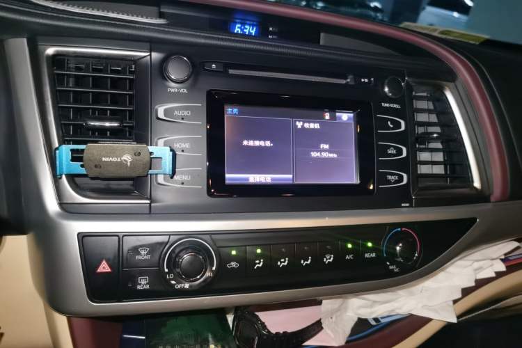 Used Toyota Highlander 2017 2.0T Four-Wheel Drive Elite Edition 7-Seater Audio And AC Panel