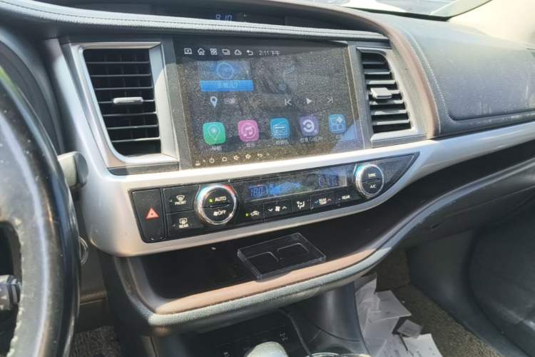 Used Toyota Highlander 2017 2.0T Four-Wheel Drive Luxury Edition 7 Seats Audio And AC Panel