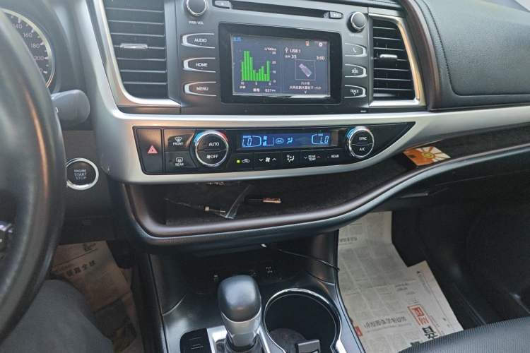 Used Toyota Highlander 2017 2.0T Four-Wheel Drive Luxury Edition 7 Seats Audio And AC Panel
