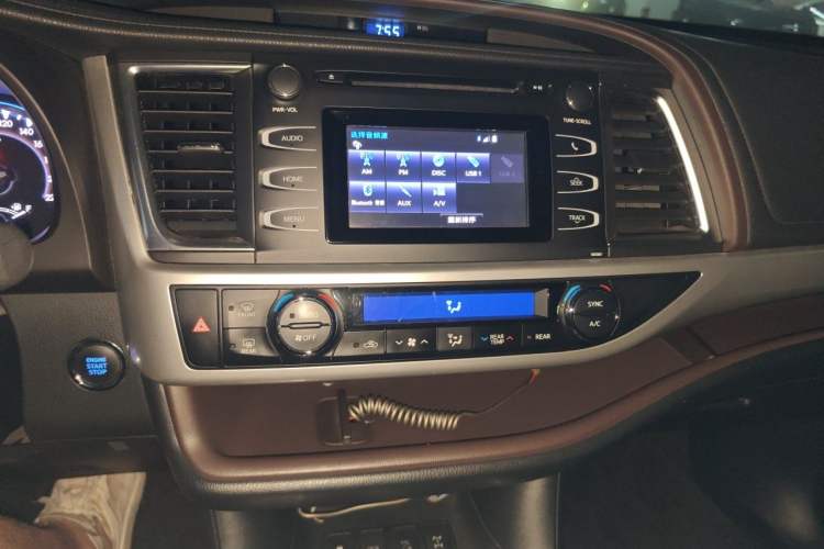 Used Toyota Highlander 2017 2.0T Four-Wheel Drive Luxury Edition 7 Seats Audio And AC Panel