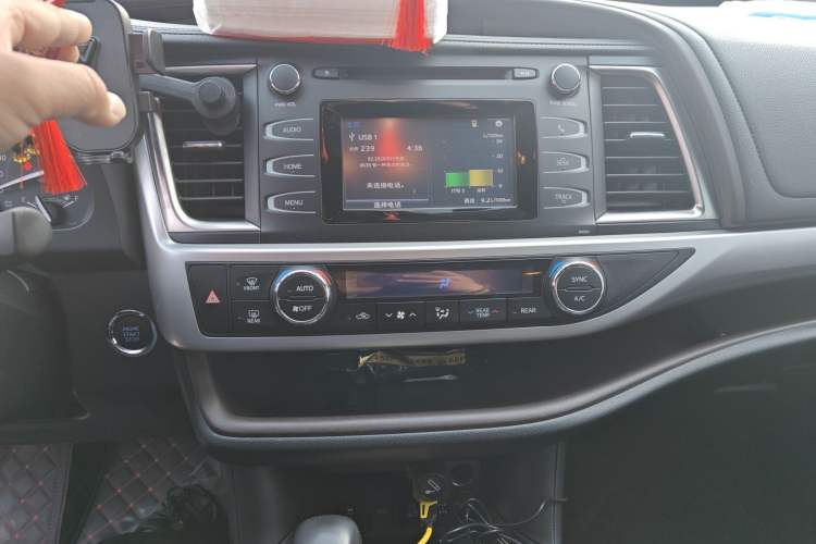 Used Toyota Highlander 2017 2.0T Four-Wheel Drive Luxury Edition 7 Seats Audio And AC Panel