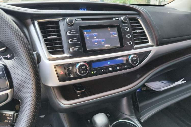 Used Toyota Highlander 2017 2.0T Four-Wheel Drive Luxury Edition 7 Seats Audio And AC Panel