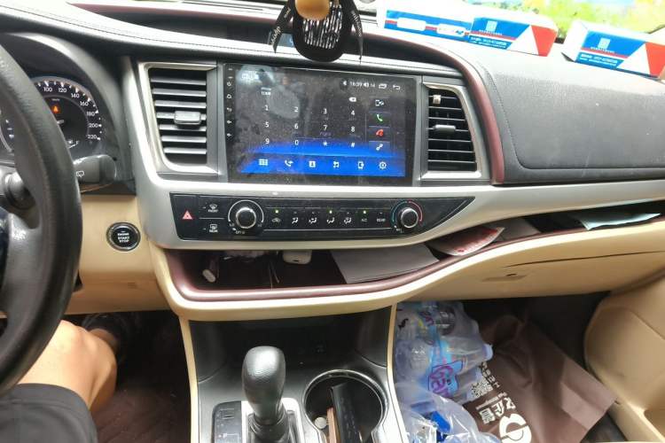 Used Toyota Highlander 2017 2.0T Four-Wheel Drive Elite Edition 7-Seater Audio And AC Panel