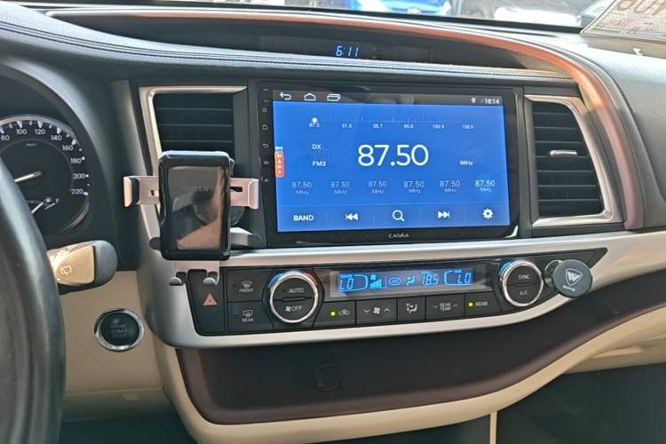 Used Toyota Highlander 2017 2.0T Four-Wheel Drive Luxury Edition 7 Seats Audio And AC Panel
