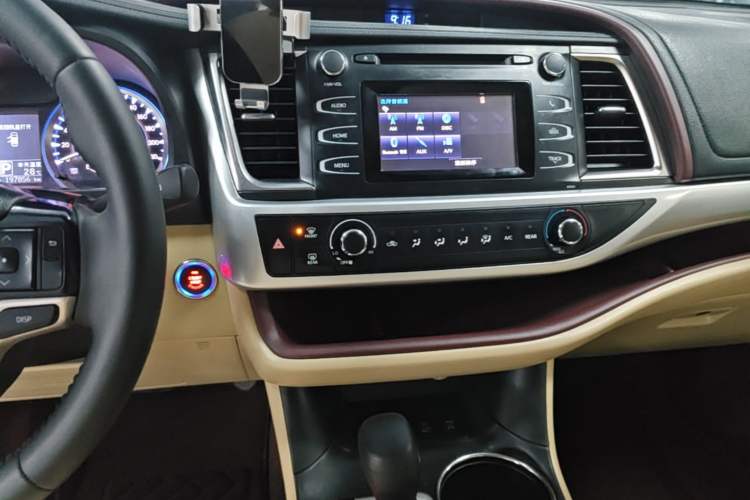 Used Toyota Highlander 2017 2.0T Four-Wheel Drive Elite Edition 7-Seater Audio And AC Panel