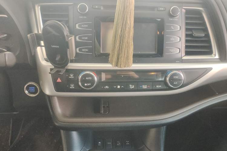 Used Toyota Highlander 2017 2.0T Four-Wheel Drive Black Edition Limited Model Audio And AC Panel